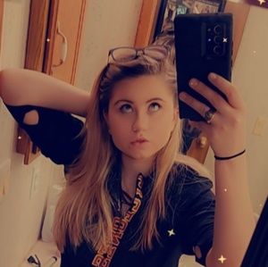 Meet your Posher, Aviana